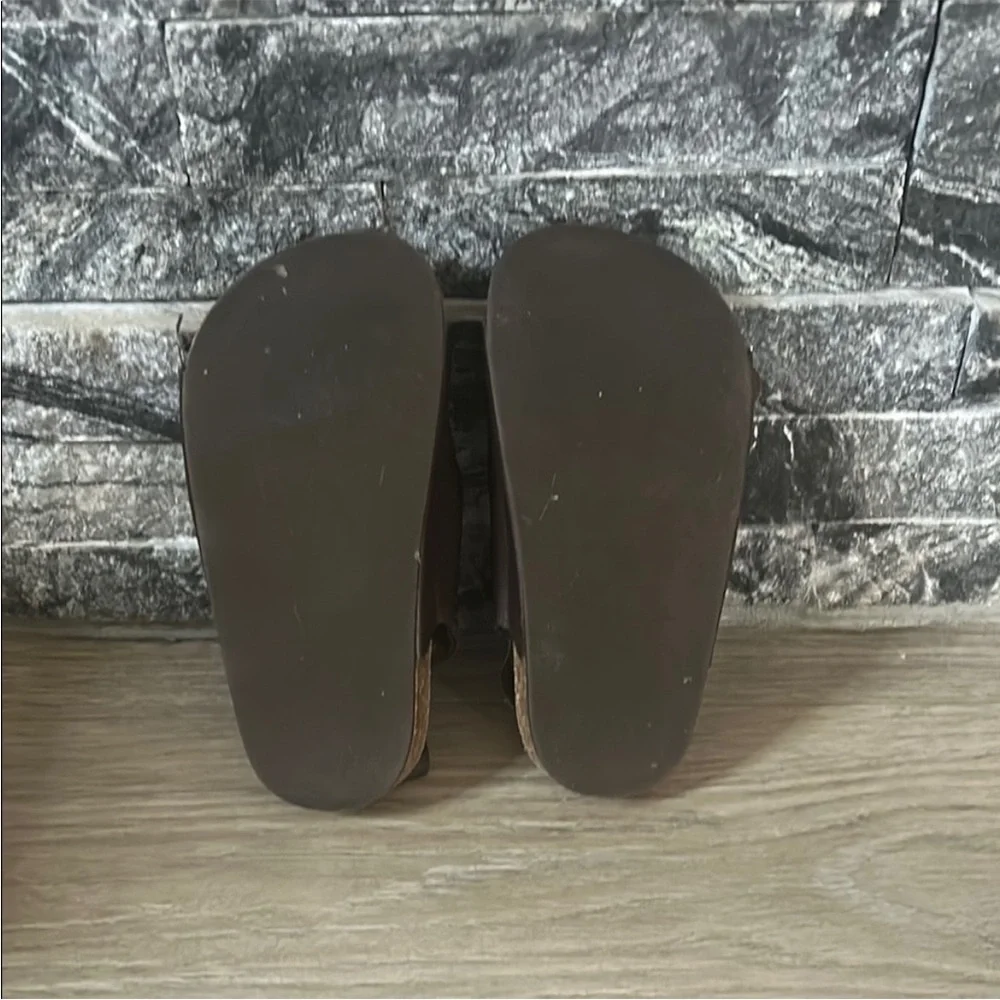 Old Navy‎ Brown Sandals Comfortable and Versatile
